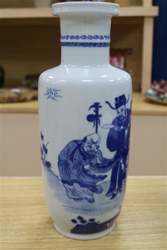 A Chinese blue and white vase H.35cm
